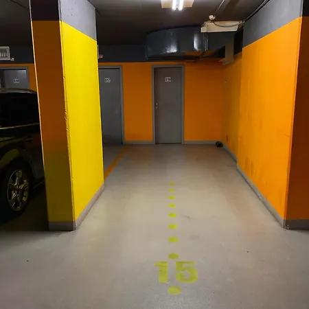 شقة Spacious Near Center With Balcony And Garage Parking