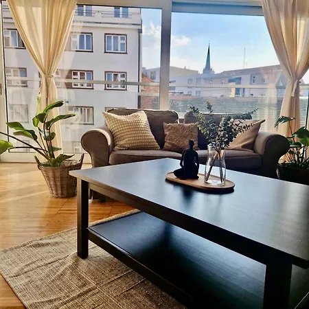 Spacious Near Center With Balcony And Garage Parking Apartment Prague