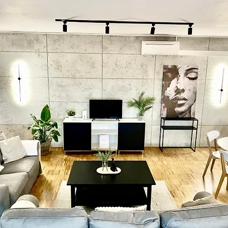 Spacious Near Center With Balcony And Garage Parking Apartment