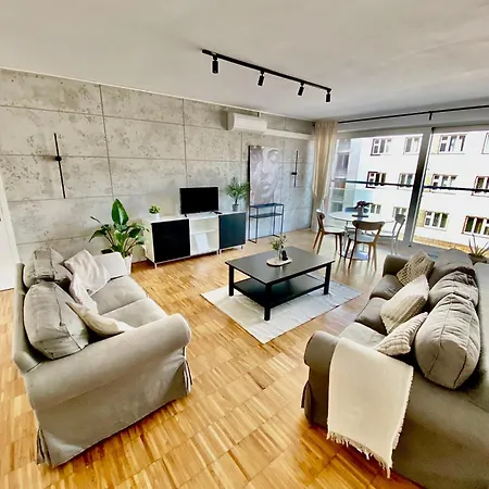 Spacious Near Center With Balcony And Garage Parking * Prague