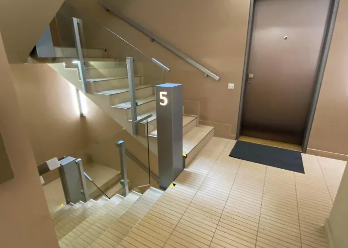 Spacious Near Center With Balcony And Garage Parking Apartament *