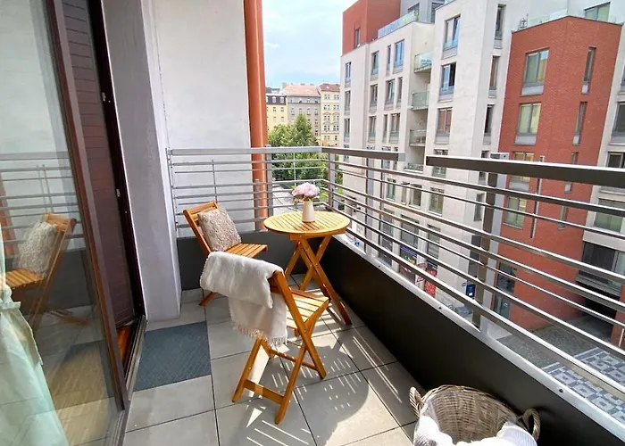 Spacious Near Center With Balcony And Garage Parking Apartament Praga