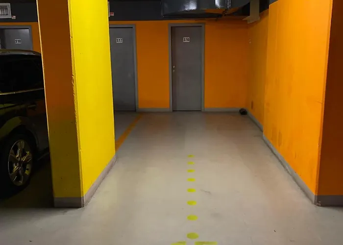 Apartament Spacious Near Center With Balcony And Garage Parking