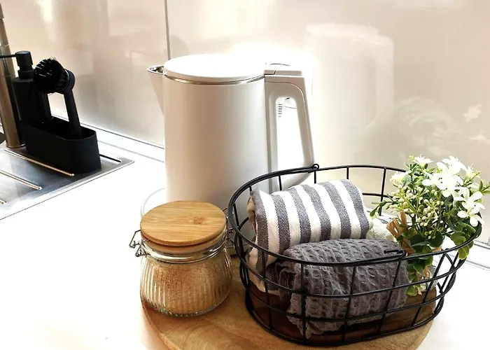 Spacious Near Center With Balcony And Garage Parking Apartament