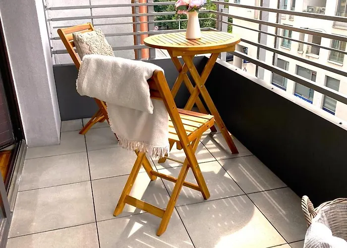 Apartament Spacious Near Center With Balcony And Garage Parking Praga