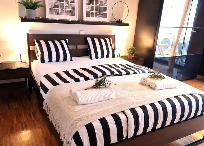 Apartament Spacious Near Center With Balcony And Garage Parking *