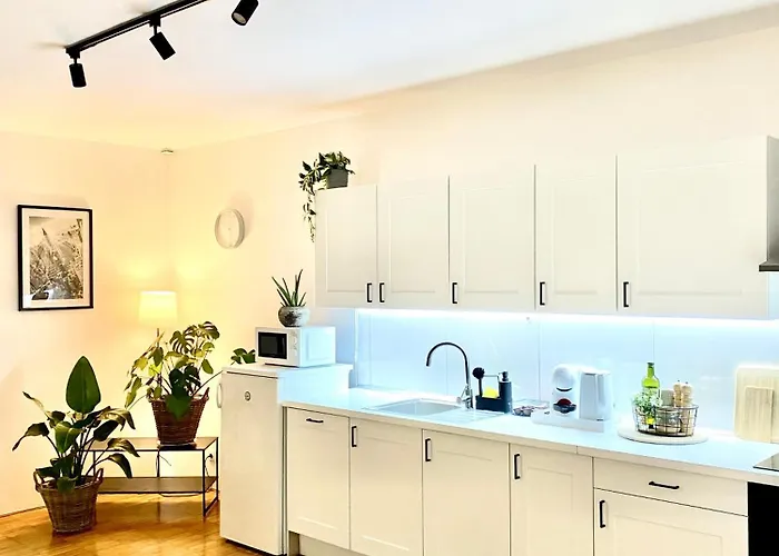 Spacious Near Center With Balcony And Garage Parking Apartament *