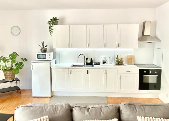 Spacious Near Center With Balcony And Garage Parking *