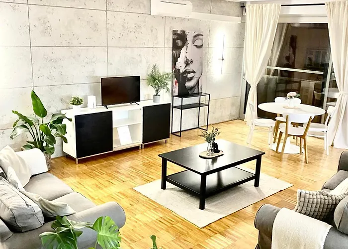 Apartament Spacious Near Center With Balcony And Garage Parking Praga