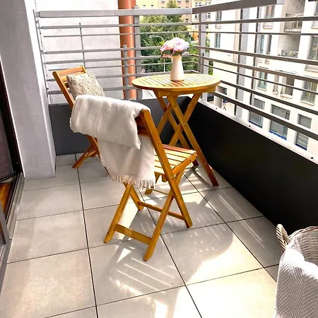 Apartament Spacious Near Center With Balcony And Garage Parking Praga