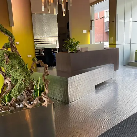 Apartament Spacious Near Center With Balcony And Garage Parking *