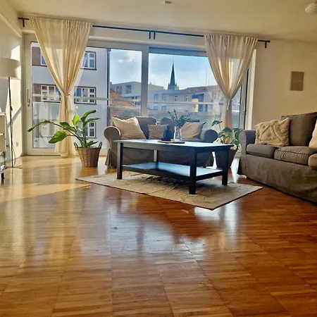 Spacious Near Center With Balcony And Garage Parking 아파트 *